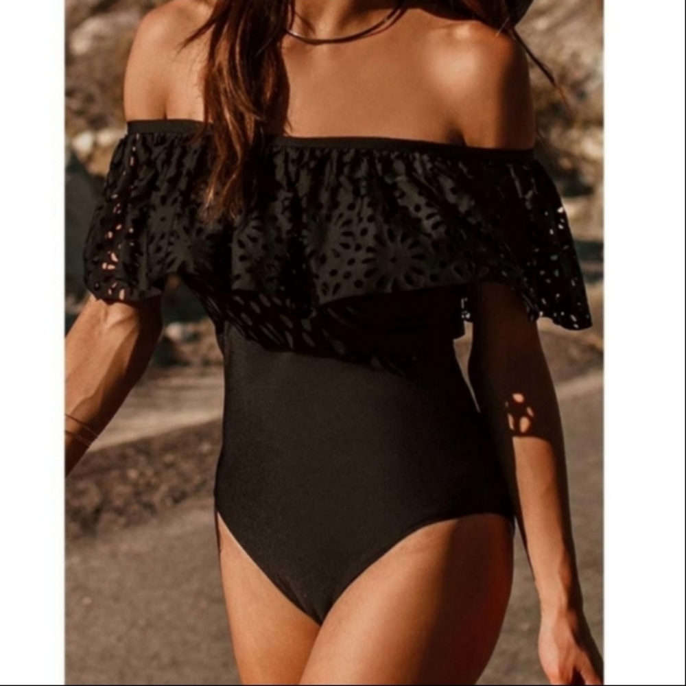 Black swim suit